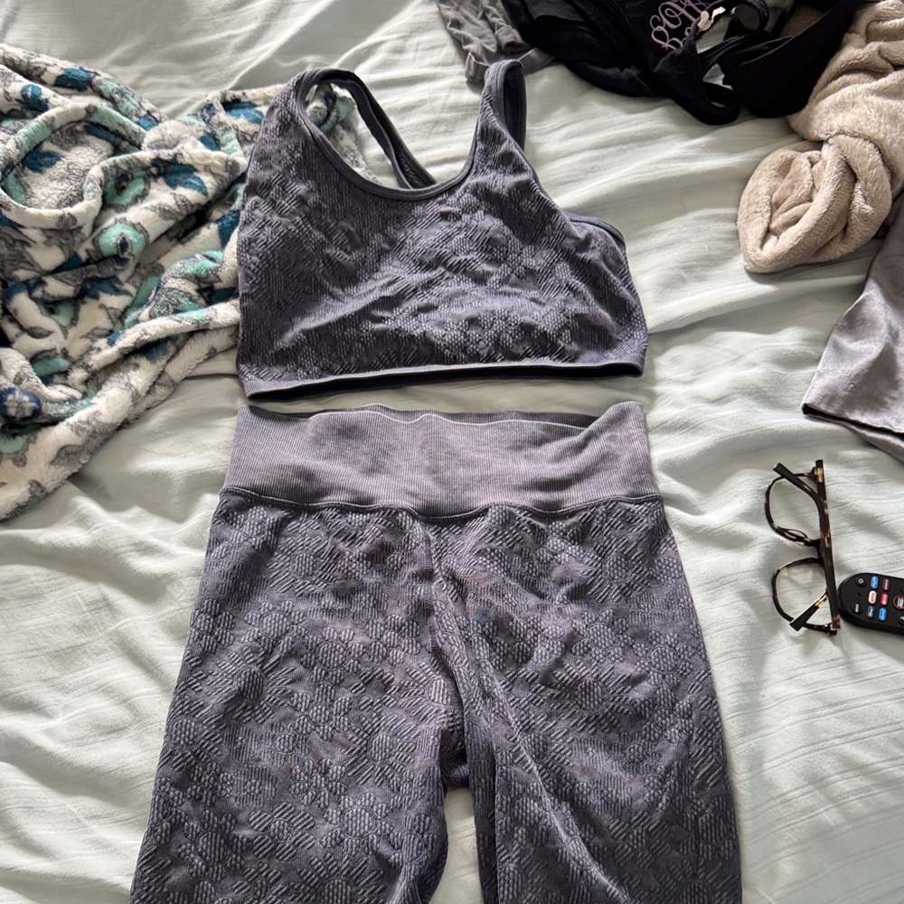 Seamless Gray Sports Bra and Leggings Set